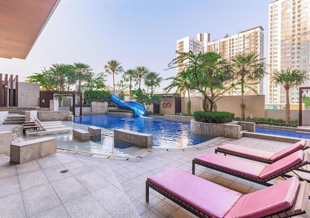 swimming pool spa