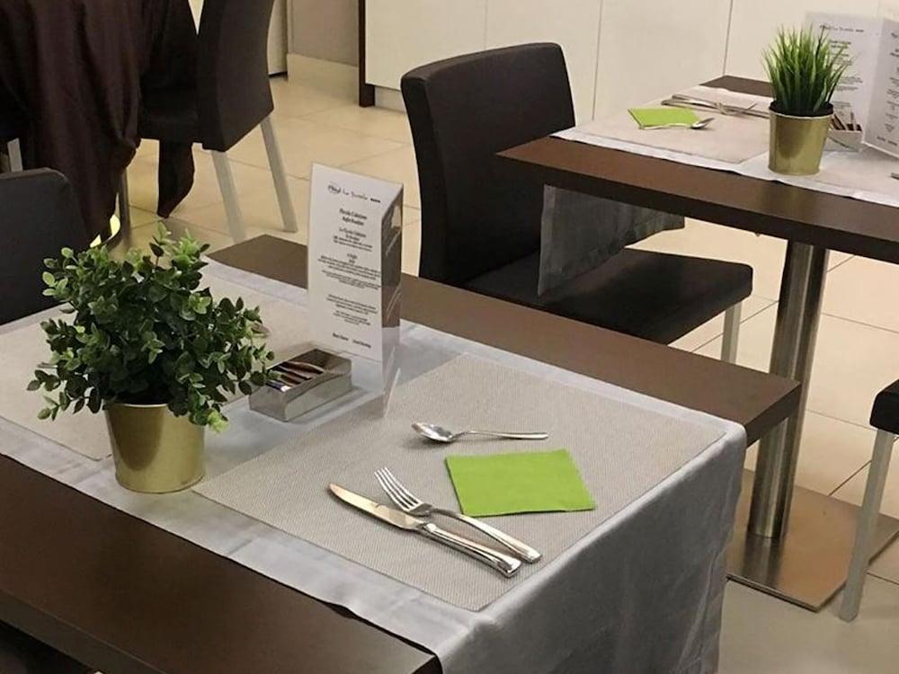 restaurant-cafeteria