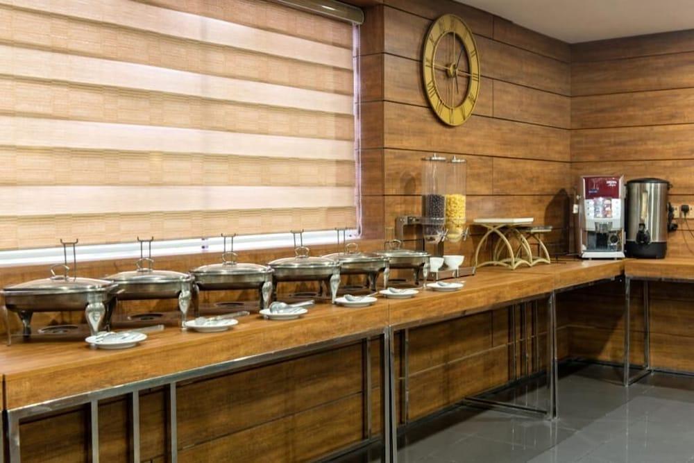 restaurant cafeteria