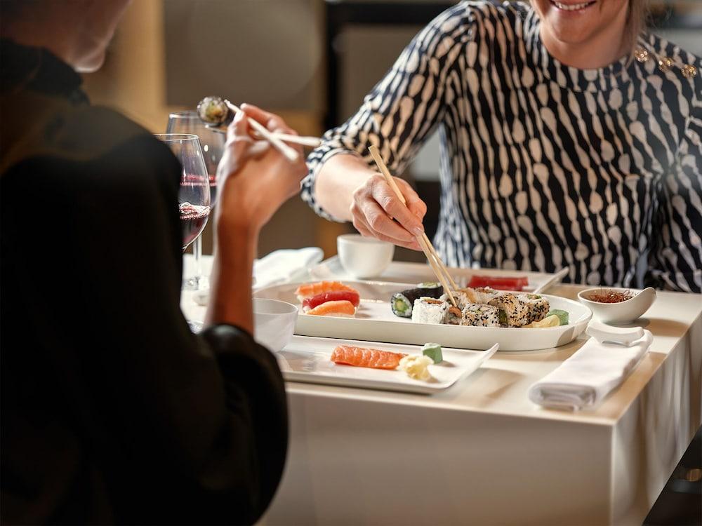 restaurant cafeteria