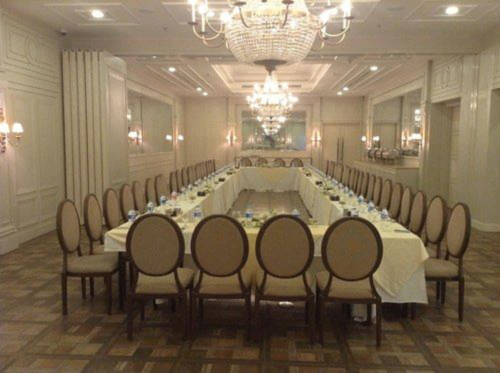 restaurant cafeteria