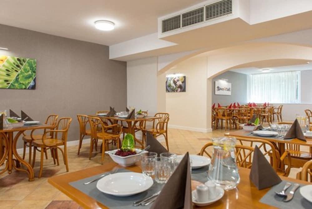 restaurant-cafeteria