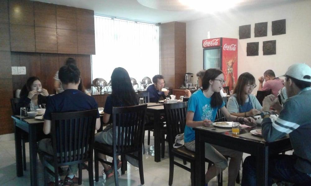 restaurant cafeteria