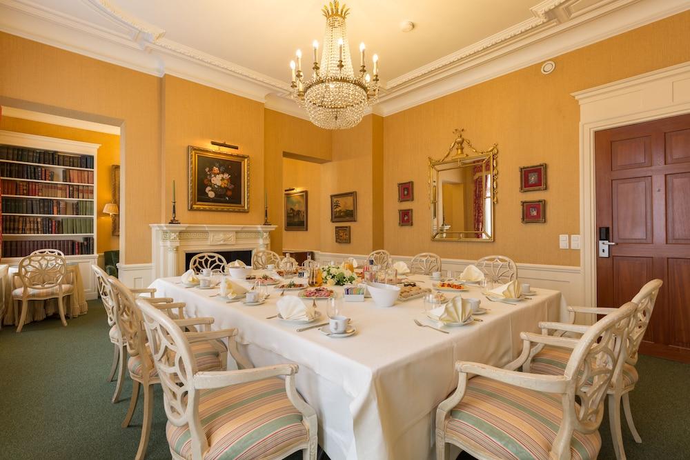 restaurant cafeteria