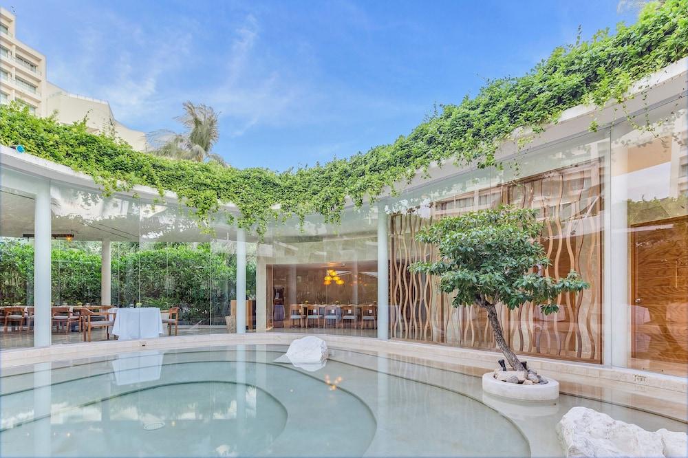 swimming pool spa
