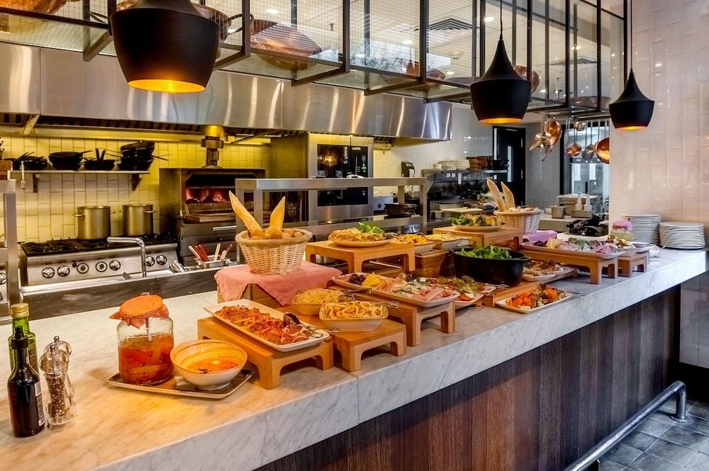 restaurant cafeteria