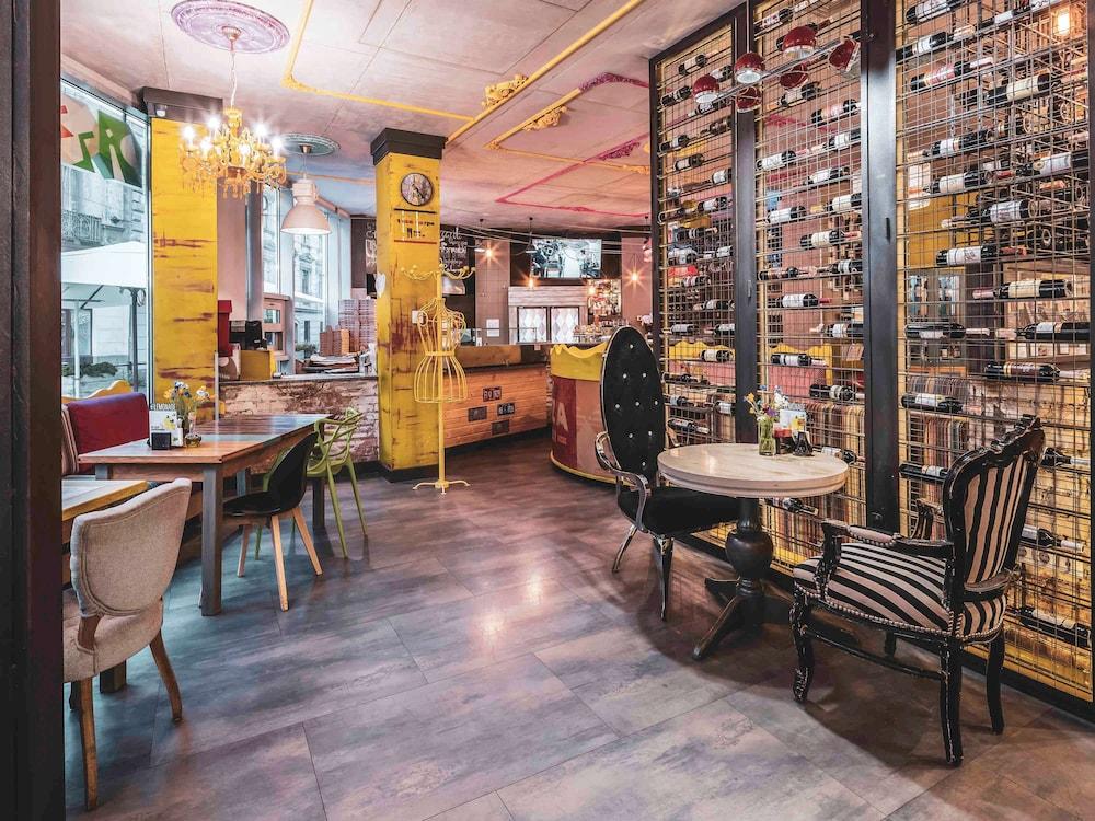 restaurant cafeteria