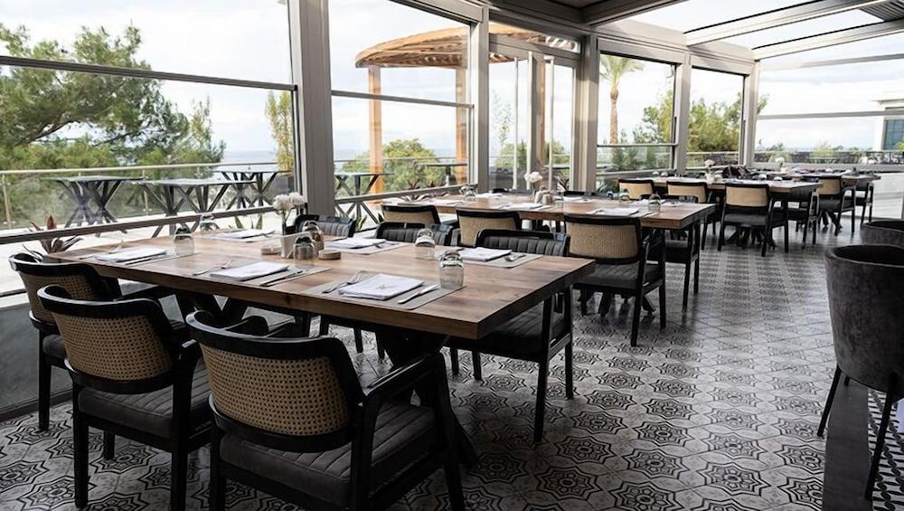 restaurant cafeteria