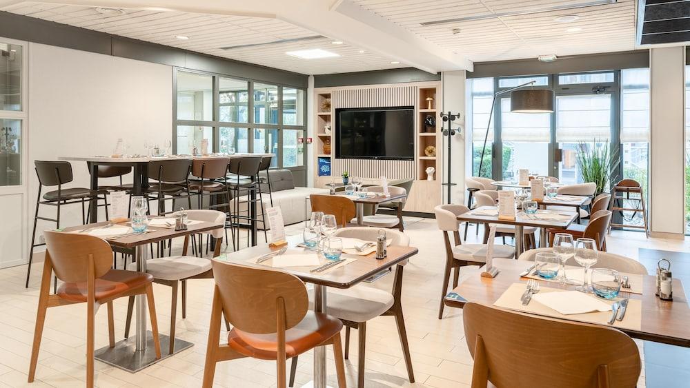 restaurant cafeteria