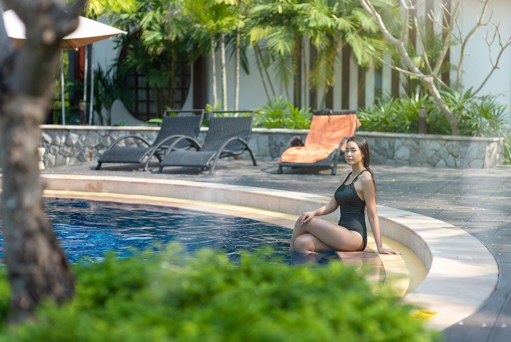 swimming pool spa