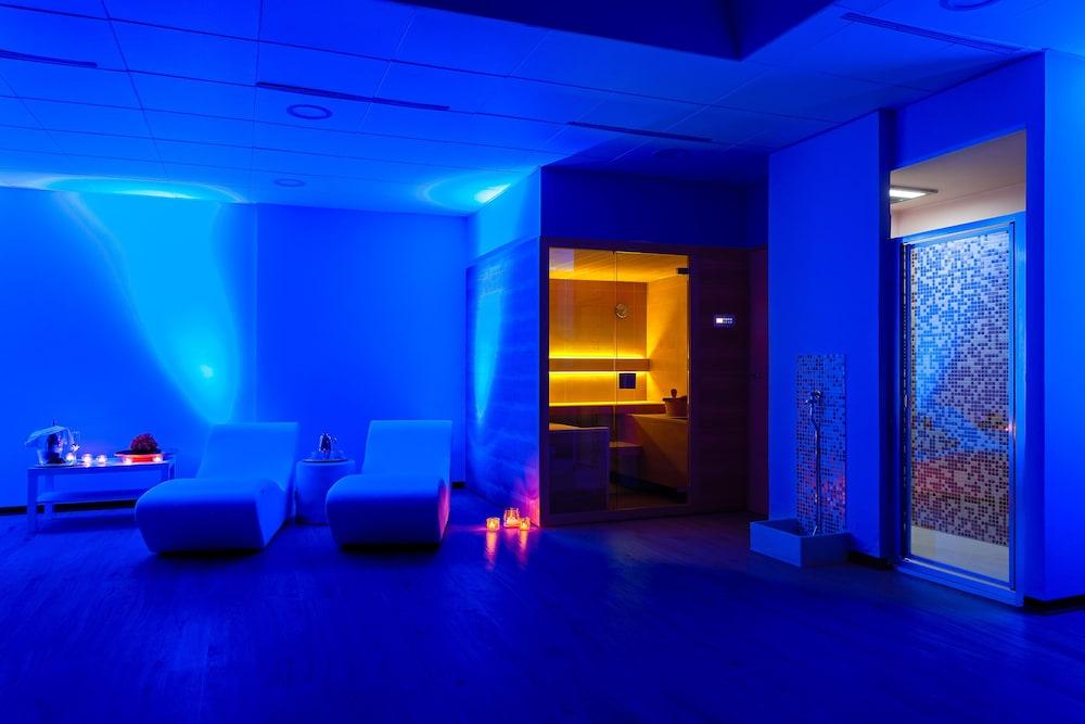 swimming pool spa