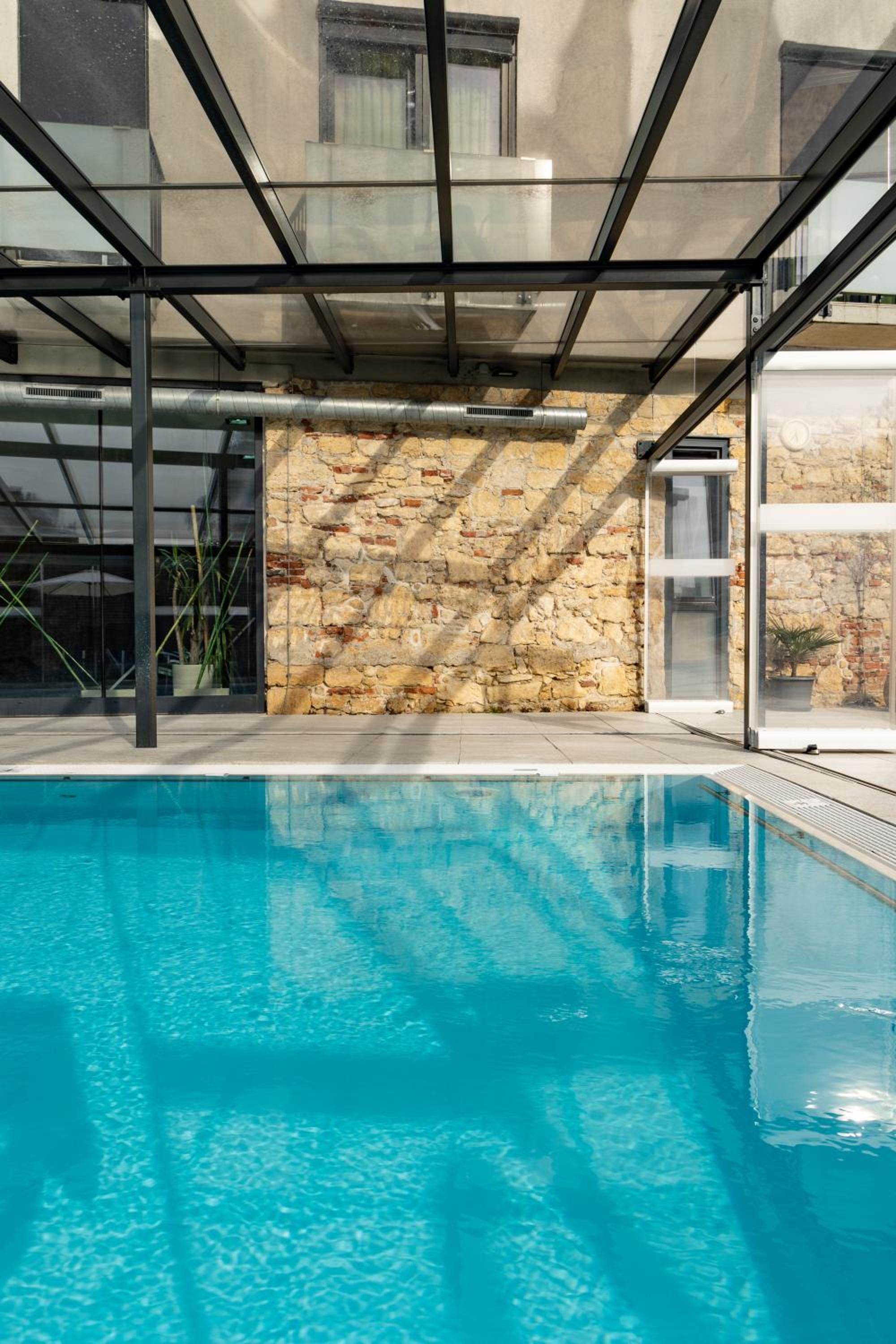 swimming pool spa