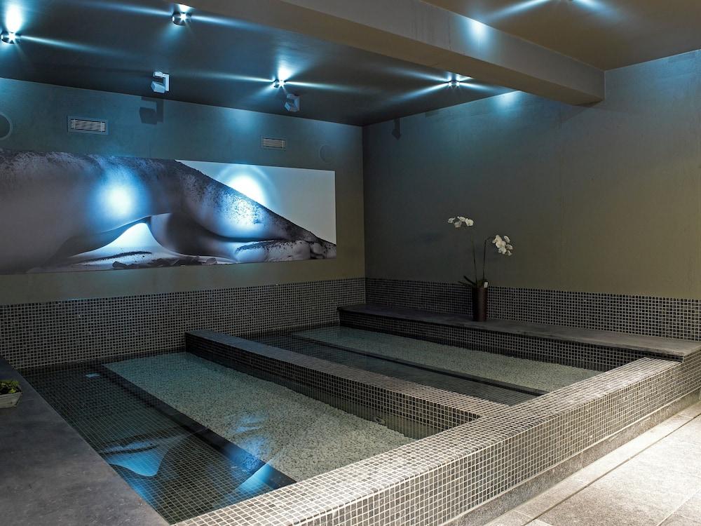 swimming pool spa
