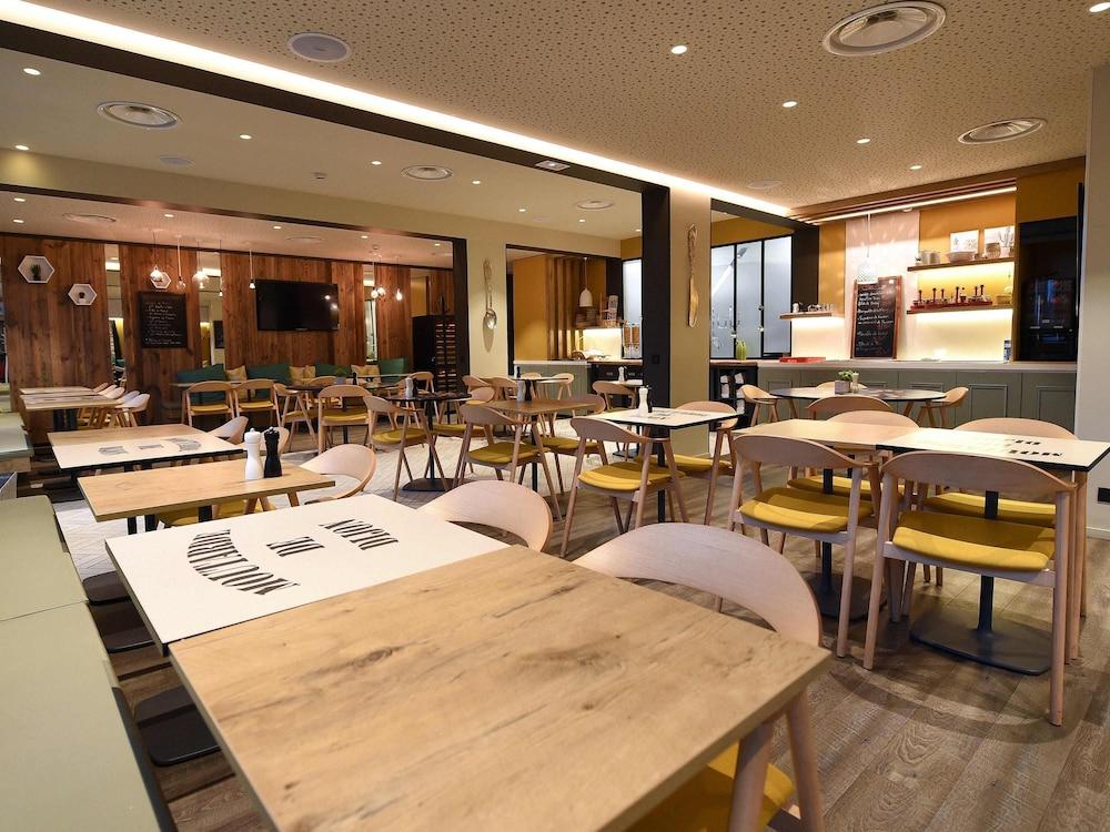 restaurant cafeteria