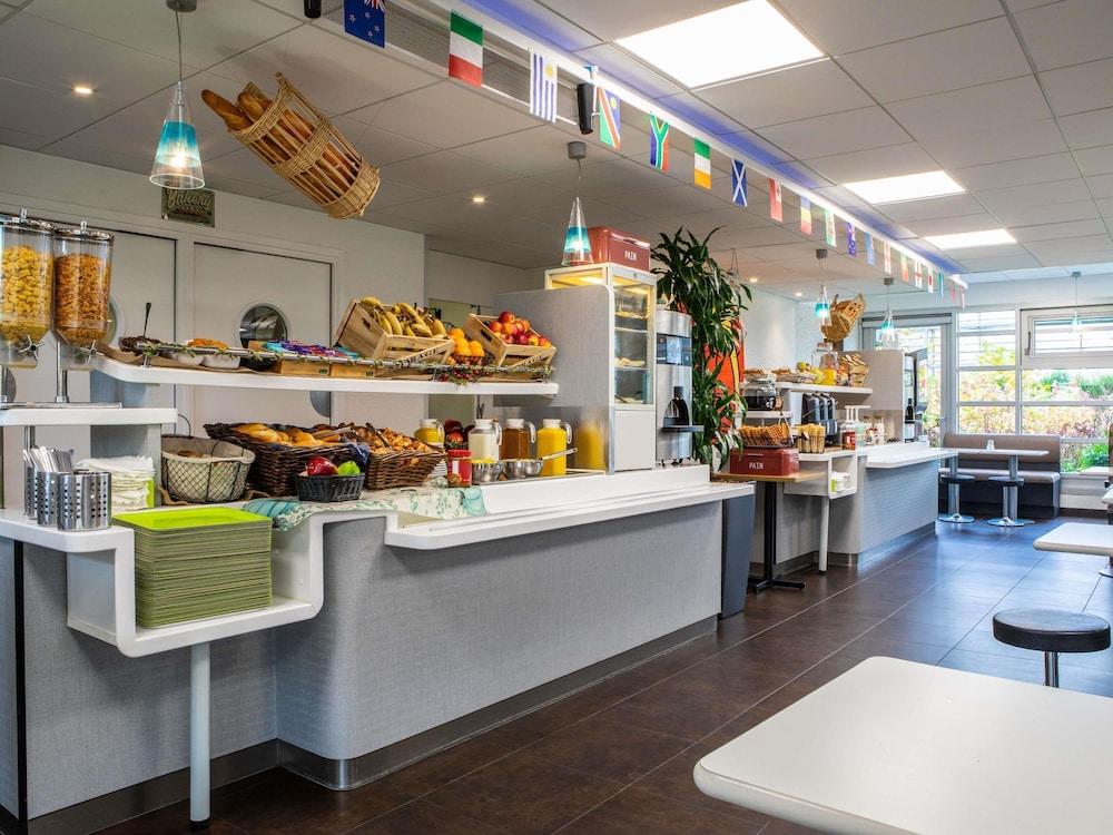 restaurant cafeteria
