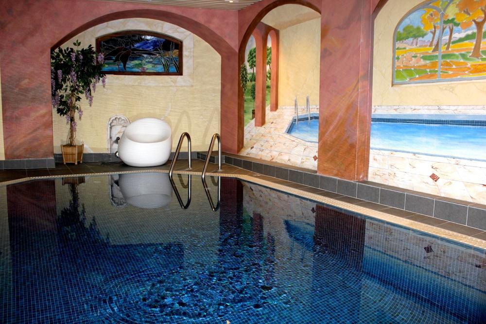 swimming pool spa