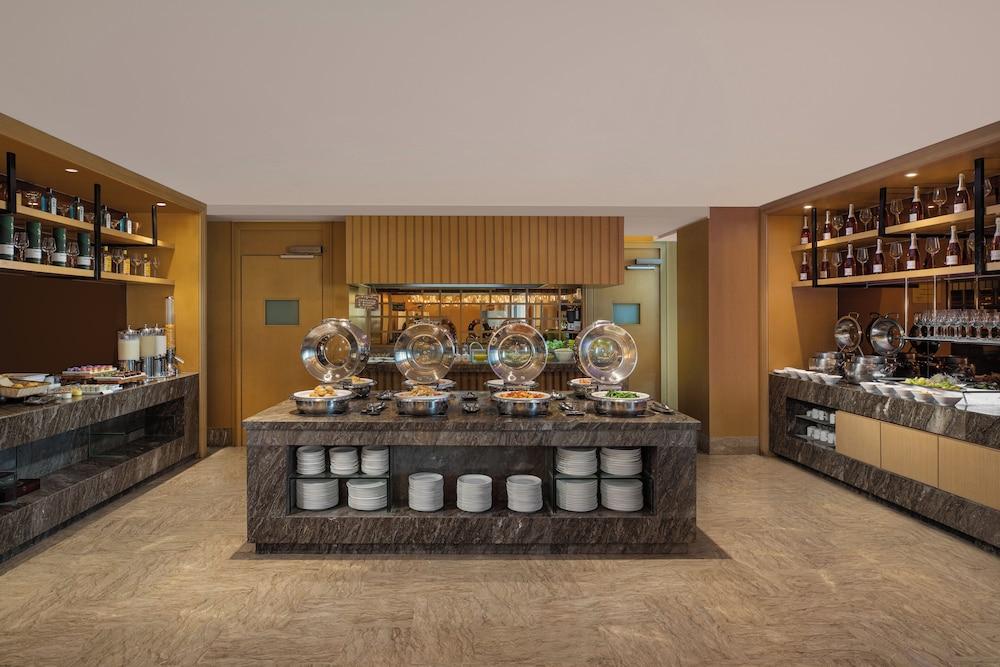 restaurant cafeteria