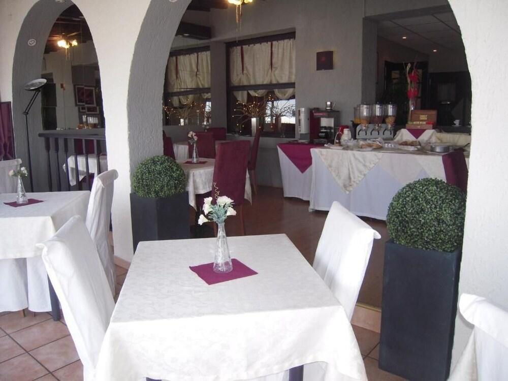 restaurant cafeteria