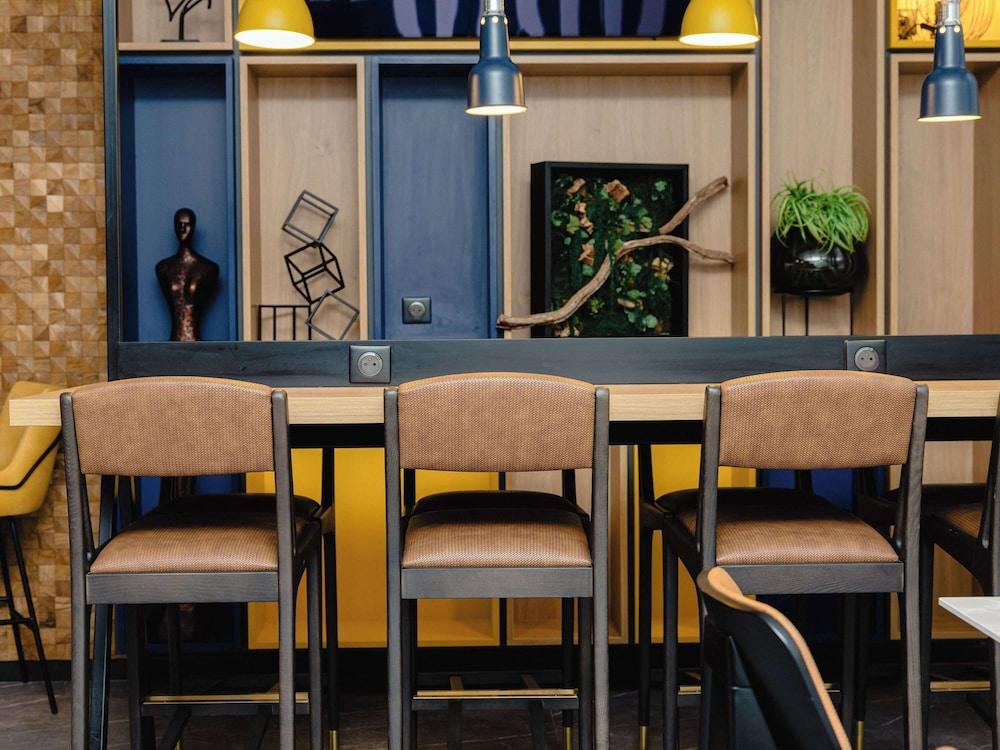 restaurant cafeteria