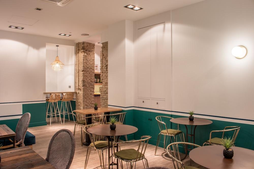 restaurant cafeteria