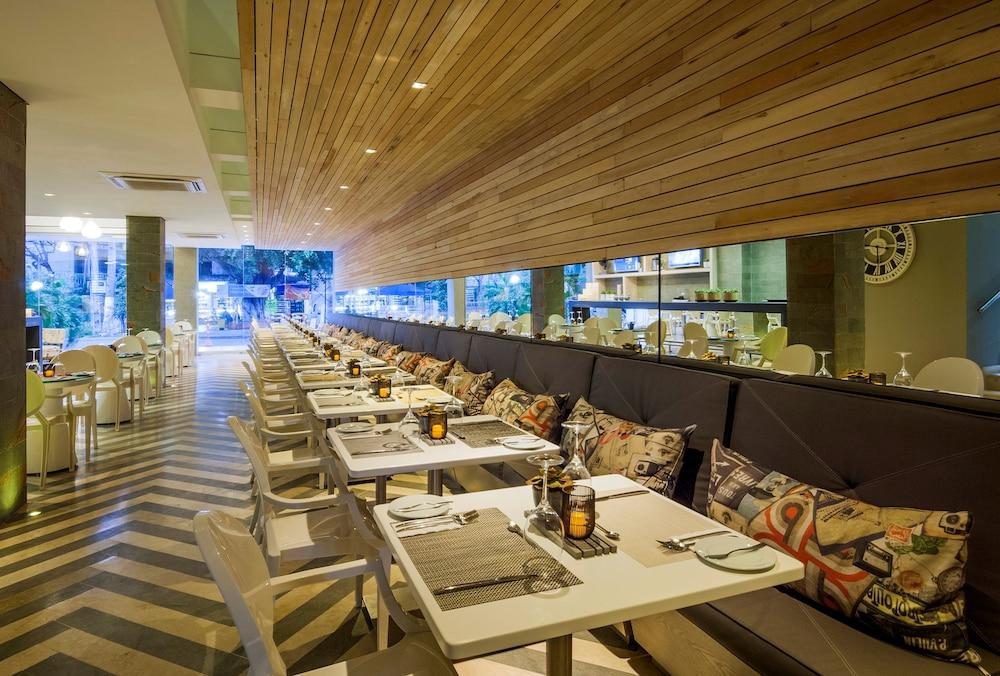 restaurant cafeteria