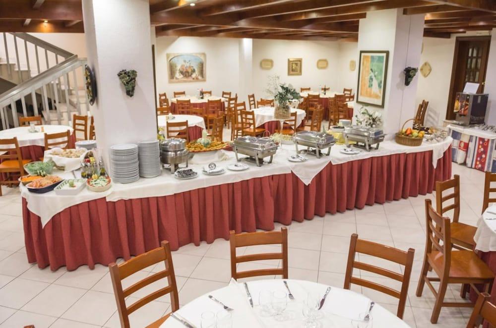 restaurant cafeteria