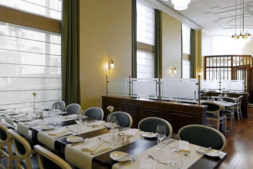 restaurant-cafeteria