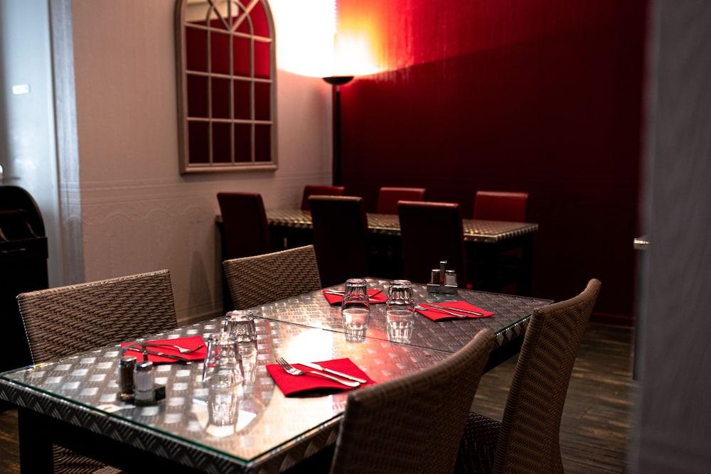 restaurant cafeteria