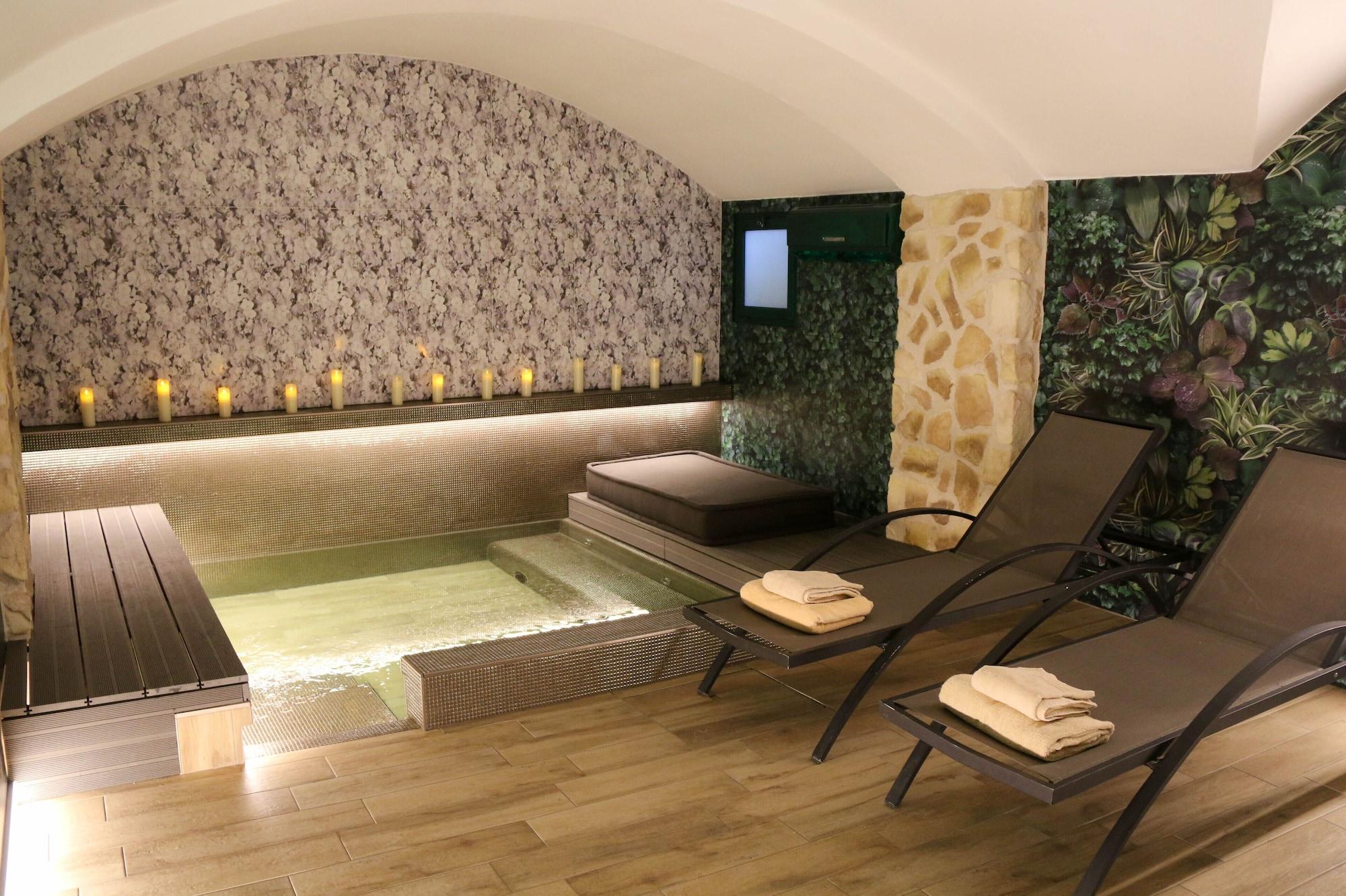 swimming pool spa