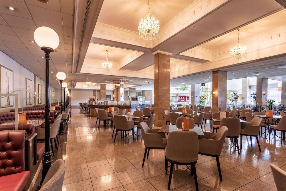 restaurant cafeteria