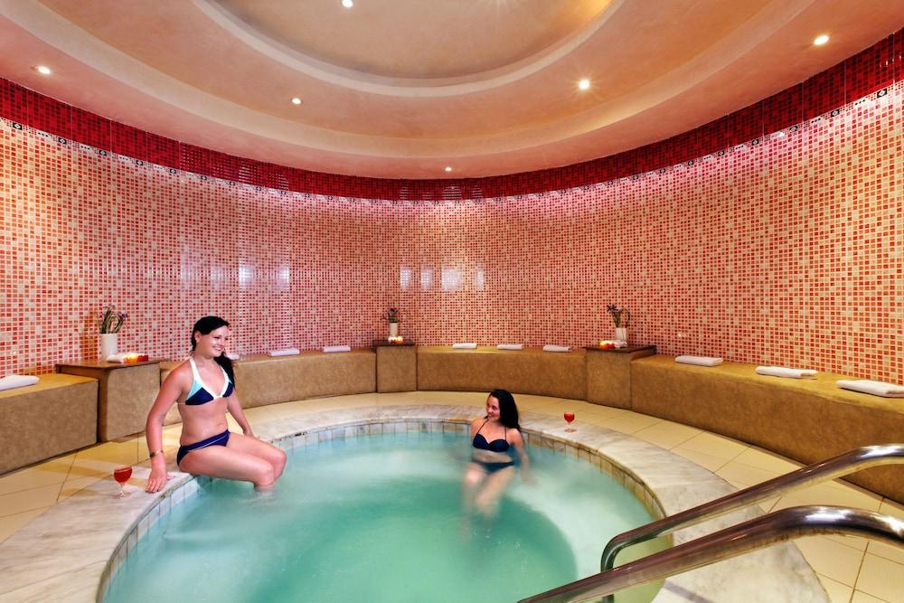 swimming pool spa