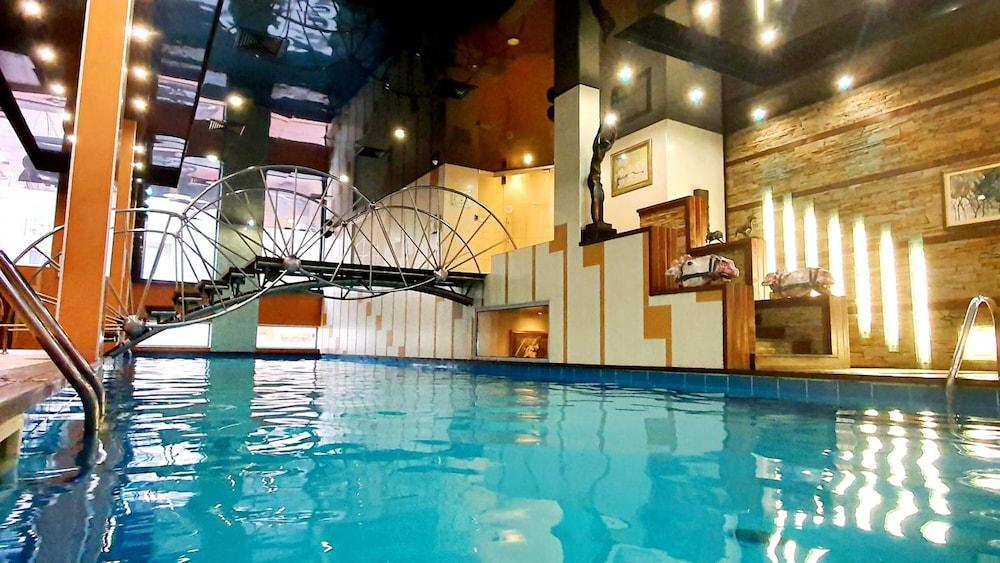 swimming pool spa