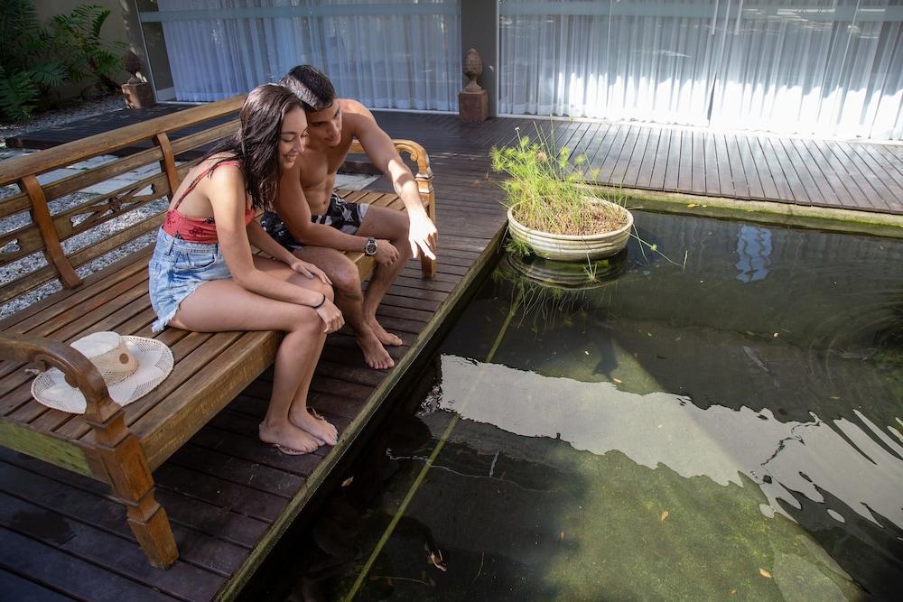 swimming pool spa