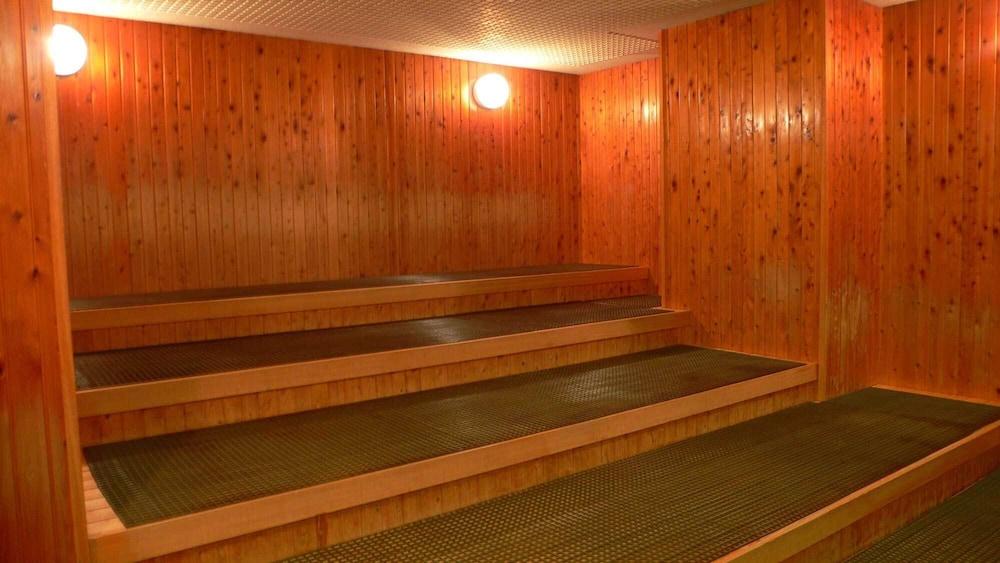 swimming pool spa