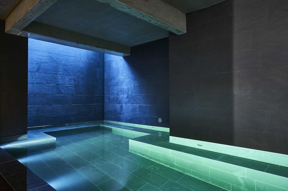 swimming pool spa