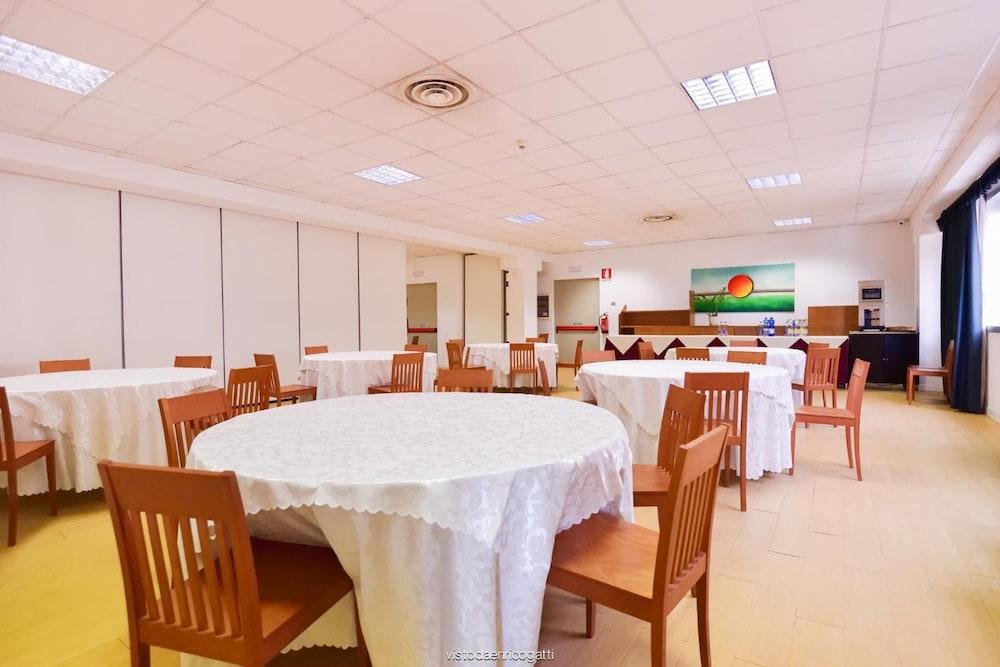 restaurant-cafeteria