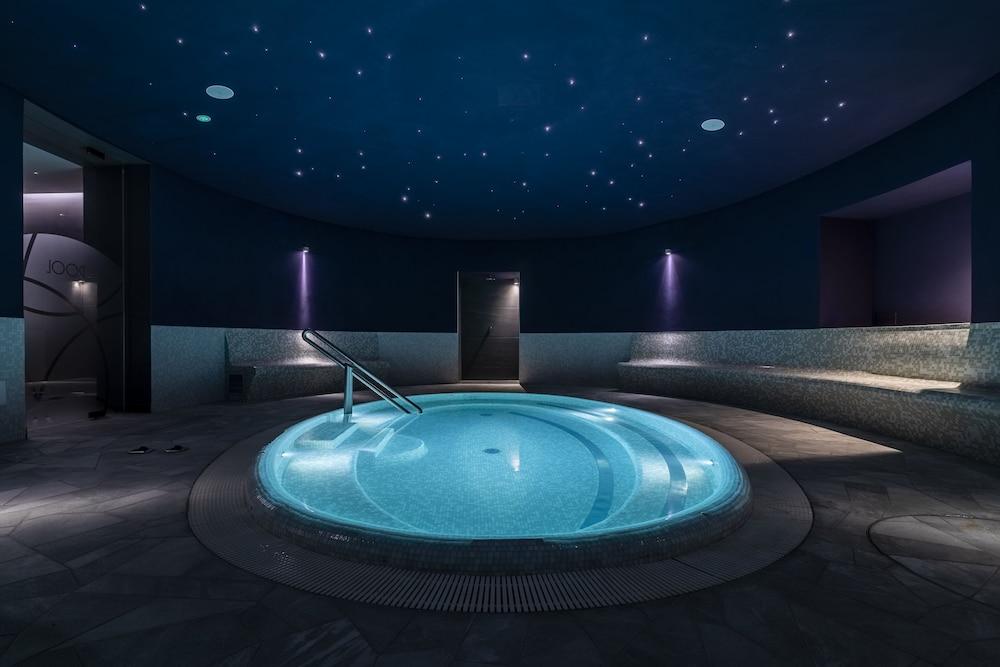swimming pool spa