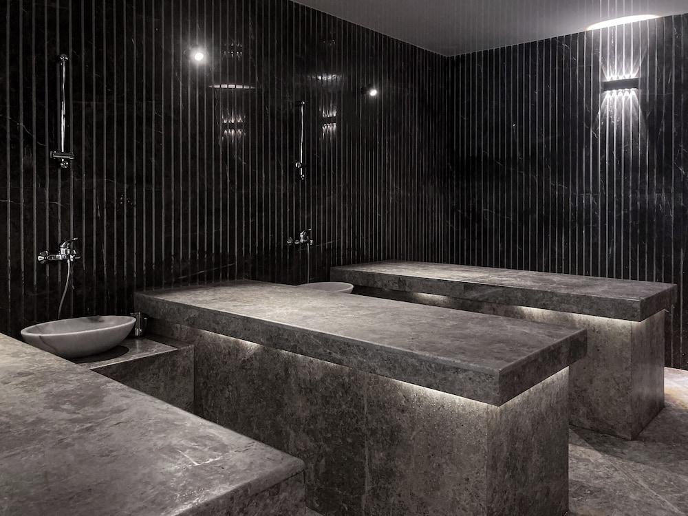 swimming pool spa