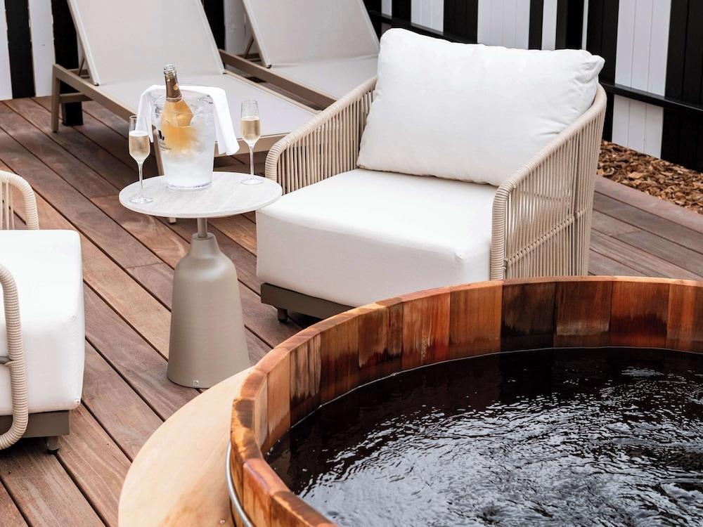 swimming pool spa