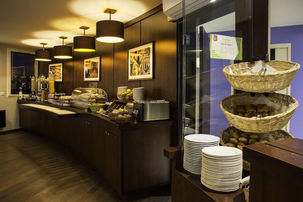 restaurant cafeteria