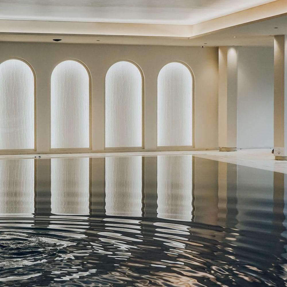 swimming pool spa
