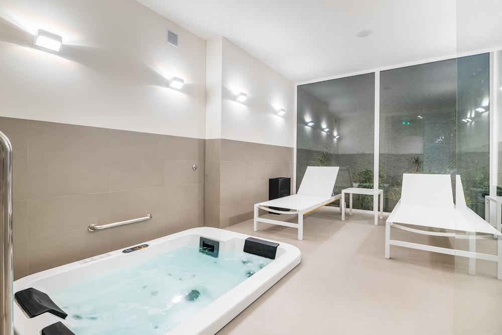 swimming pool spa