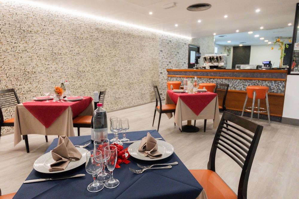 restaurant cafeteria