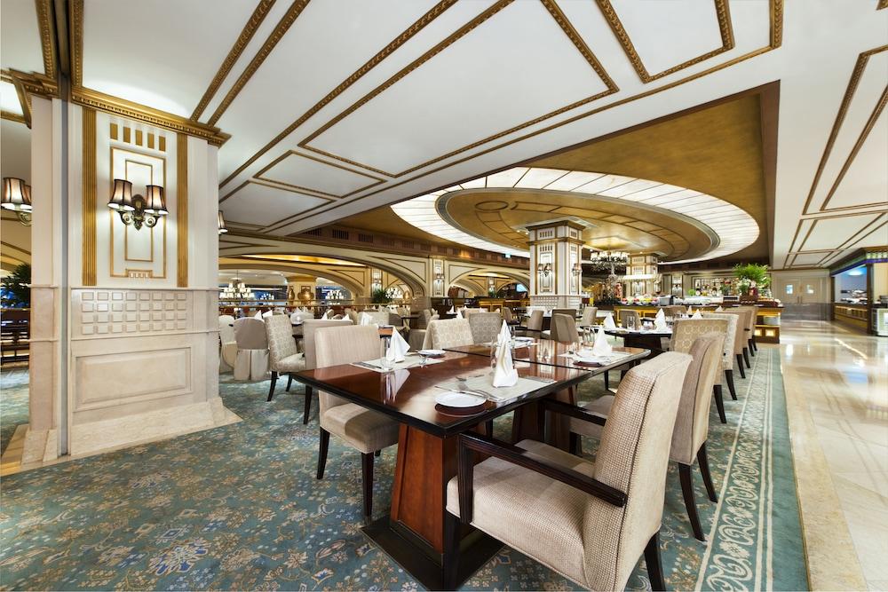 restaurant-cafeteria