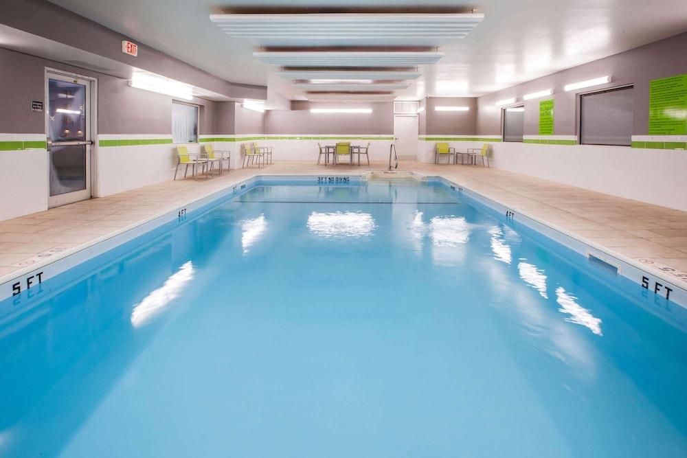 swimming pool spa