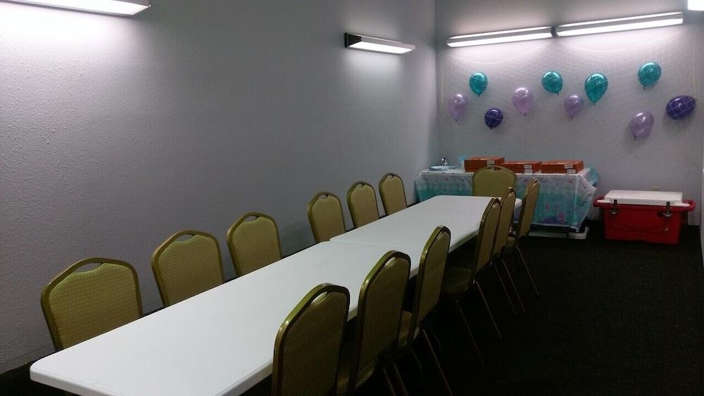 restaurant cafeteria