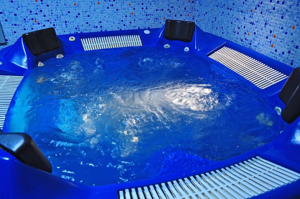 swimming pool spa