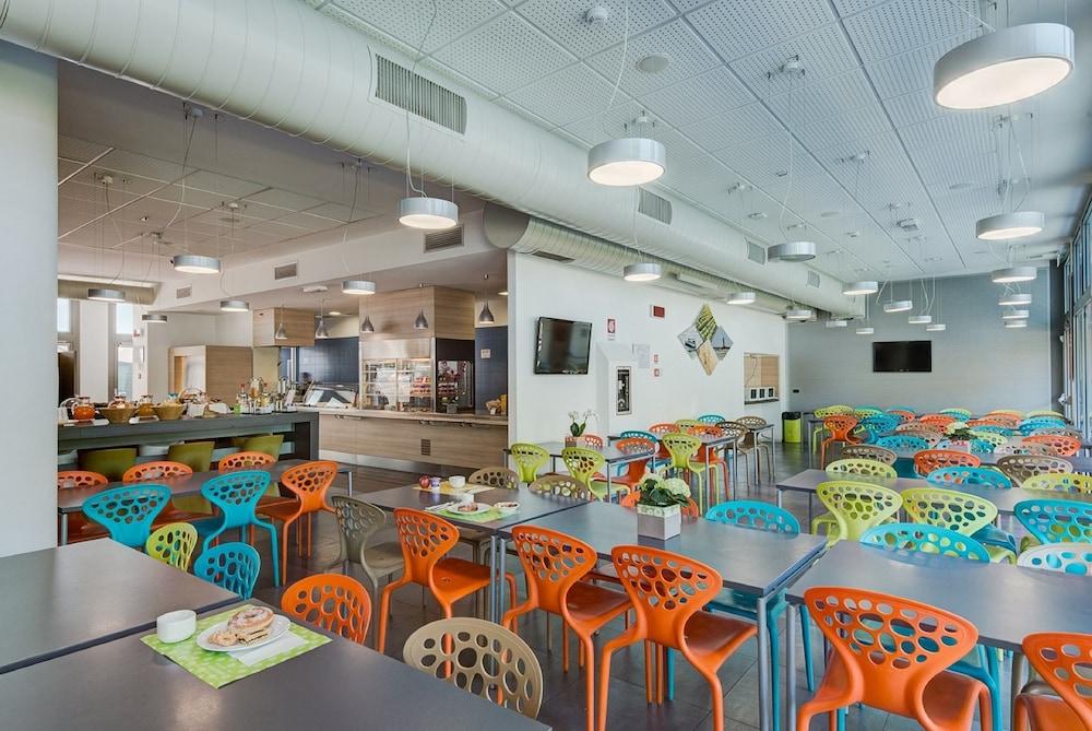 restaurant-cafeteria