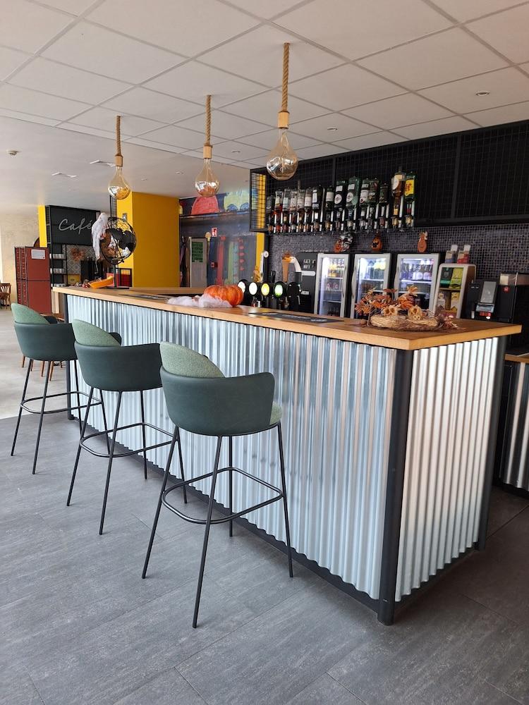 restaurant cafeteria