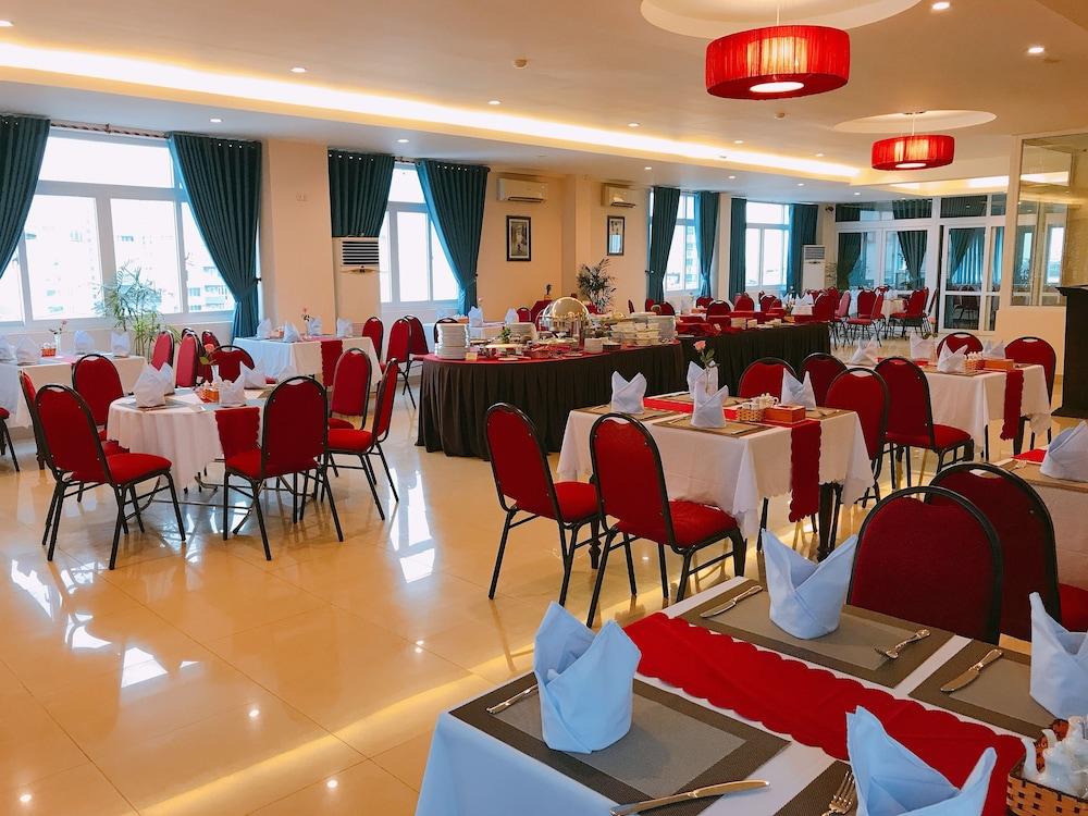 restaurant cafeteria